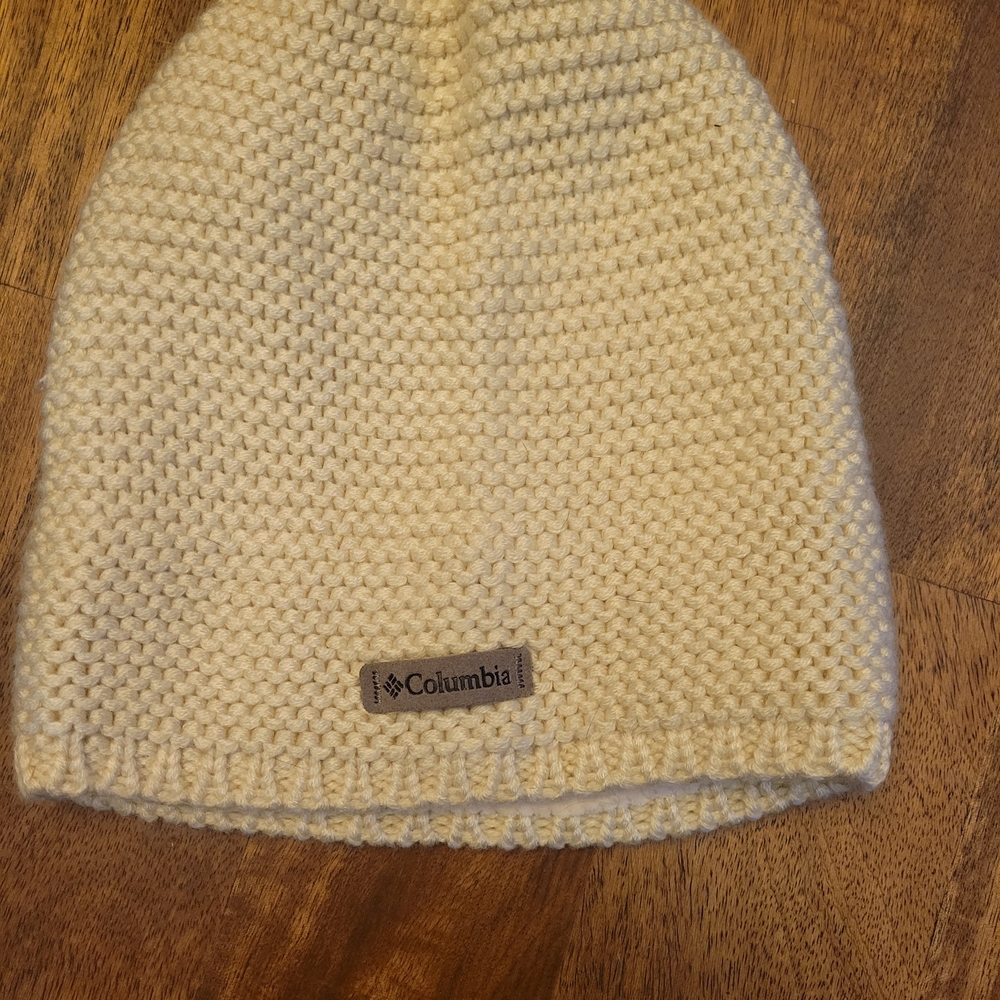 NEW Columbia Women's Cream Knit Beanie